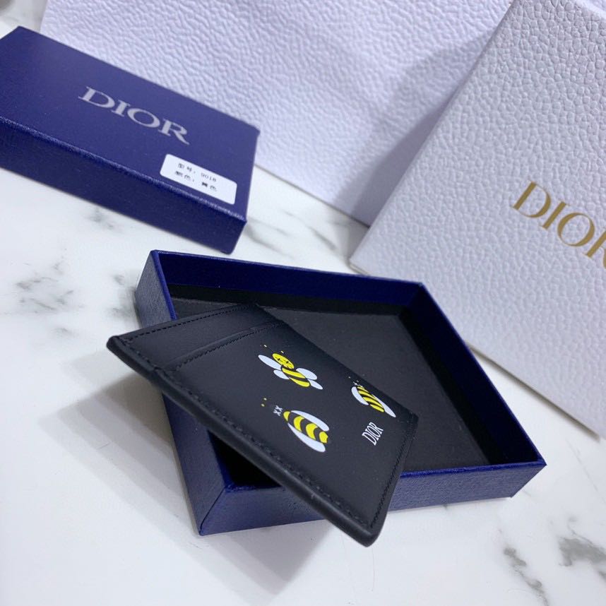 olcson Dior Bee Printed Card Holder elado Uzlet utanzat budapest replika Celine ov Yves Saint Laurent magyarorszag Prada webaruhaz Alexander McQueen napszemuveg